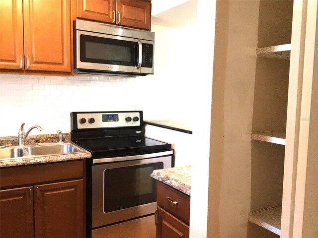 2625 State Road 590 Unit 1822, Clearwater, FL 33759 - kitchen with stainless steel appliances, a sink, and decorative backsplash