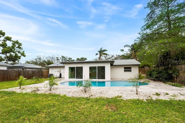 1886 San Mateo Dr, Dunedin, FL 34698 - back of house featuring stucco siding, a yard, a fenced in pool, and a fenced backyard
