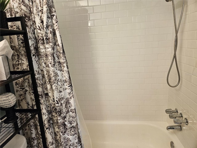 full bath with shower / tub combo