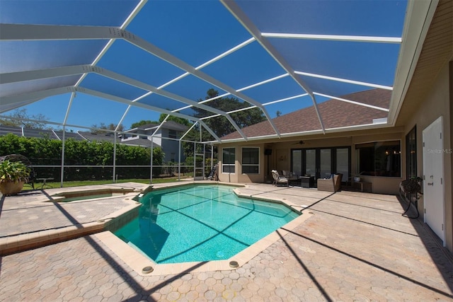 5807 Thoreau Pl, Lithia, FL 33547 - view of swimming pool with an outdoor living space, a patio, ceiling fan, a pool with connected hot tub, and a lanai