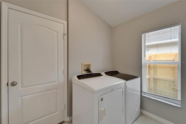 11626 Pure Pebble Dr, Riverview, FL 33569 - clothes washing area featuring washing machine and clothes dryer and baseboards
