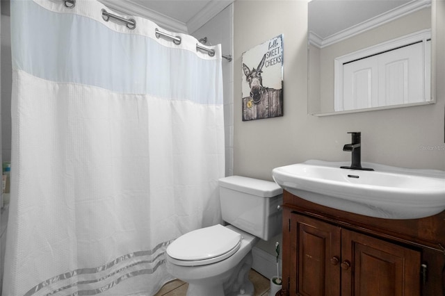 2117 W Dekle Ave Unit H1, Tampa, FL 33606 - full bathroom with crown molding, toilet, curtained shower, and vanity