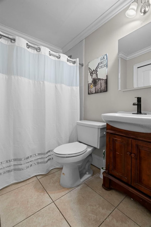 2117 W Dekle Ave Unit H1, Tampa, FL 33606 - bathroom featuring curtained shower, toilet, crown molding, vanity, and tile patterned flooring