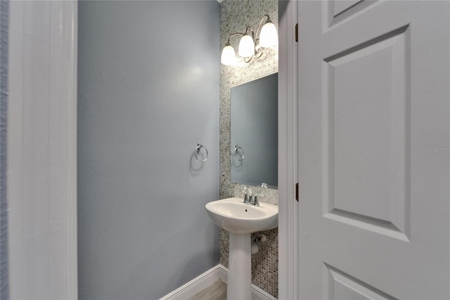 bathroom with a sink and baseboards