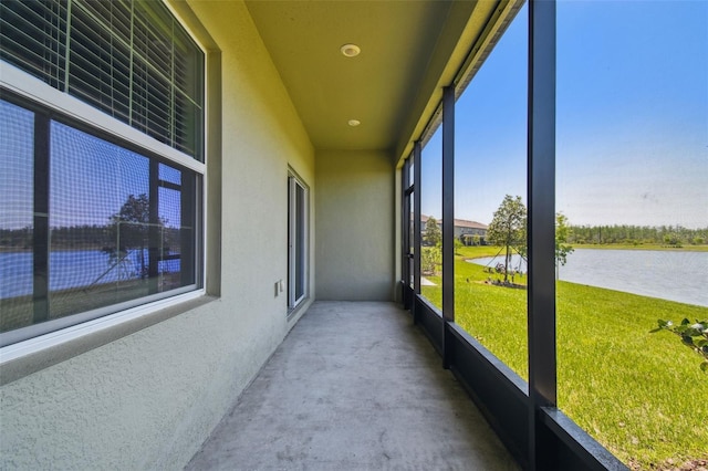 8953 Gallantree Pl, Land O Lakes, FL 34637 - unfurnished sunroom featuring a water view
