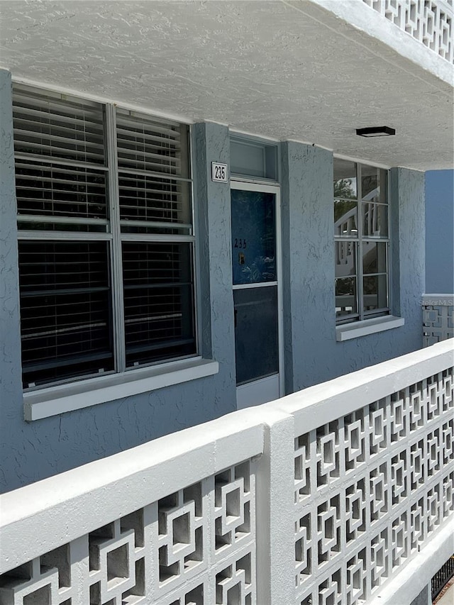 4715 Bay St NE Unit 235, Saint Petersburg, FL 33703 - details featuring stucco siding