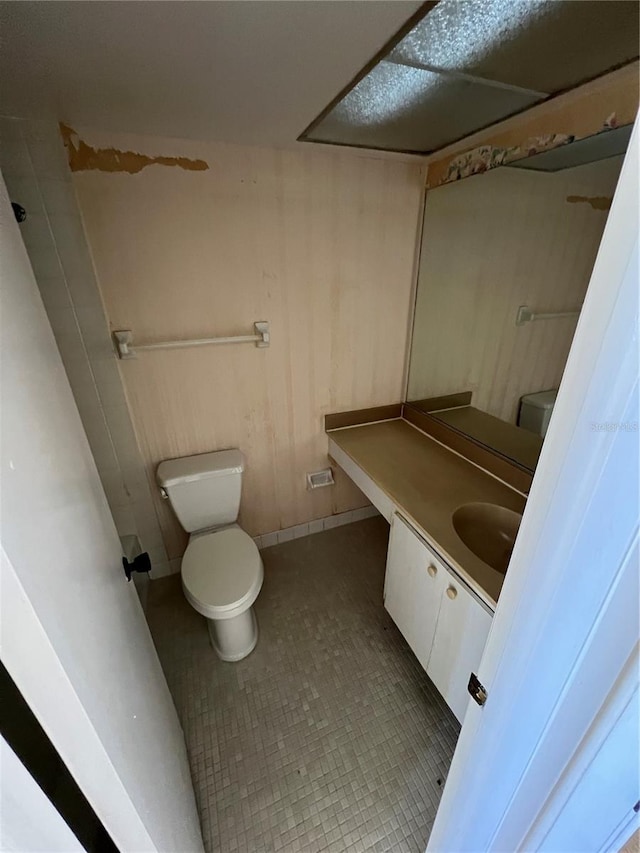 4715 Bay St NE Unit 235, Saint Petersburg, FL 33703 - bathroom featuring tile patterned floors, vanity, and toilet