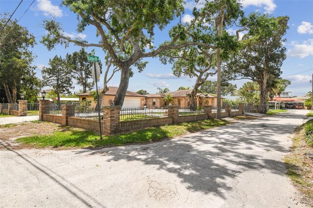 6732 Udell Ln, Hudson, FL 34667 - view of front of property featuring a fenced front yard
