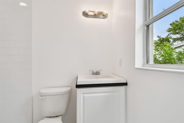 2401 Havana Dr, Clearwater, FL 33764 - bathroom with vanity and toilet
