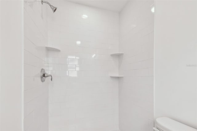 2401 Havana Dr, Clearwater, FL 33764 - full bath with tiled shower and toilet