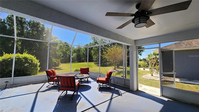 sunroom / solarium featuring a fire pit and a ceiling fan
