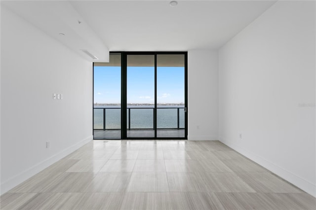 2912 W Santiago St Unit 1401, Tampa, FL 33629 - empty room with expansive windows, baseboards, a water view, and visible vents