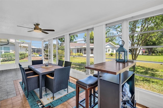 1657 Glengarry Dr, Palm Harbor, FL 34684 - sunroom with ceiling fan and outdoor dining area