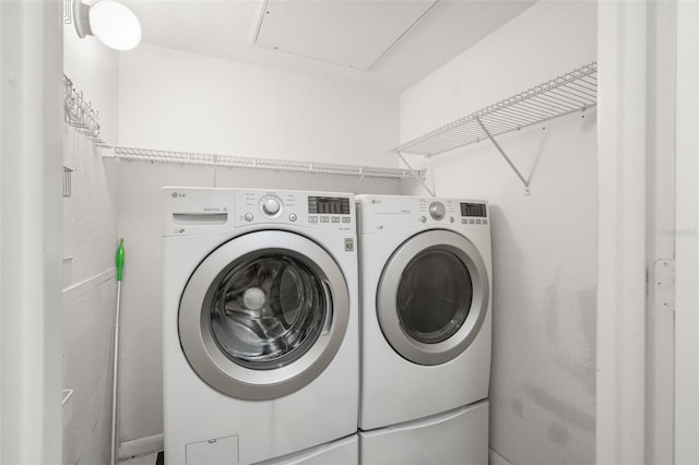 2410 W Azeele St Unit 228, Tampa, FL 33609 - laundry room featuring independent washer and dryer and attic access