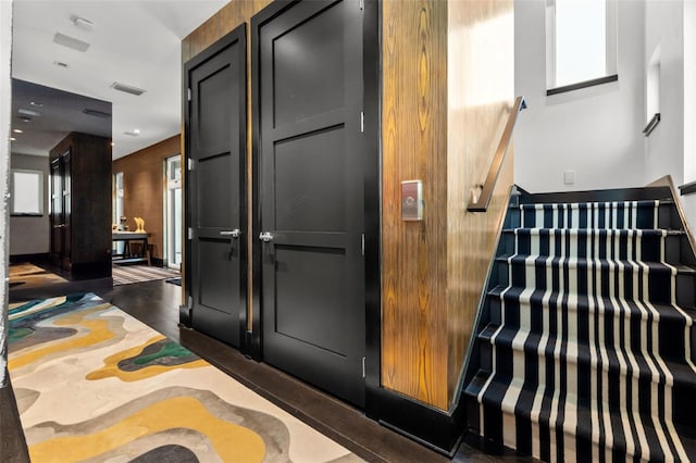 325 2nd St N, Saint Petersburg, FL 33701 - interior space featuring visible vents