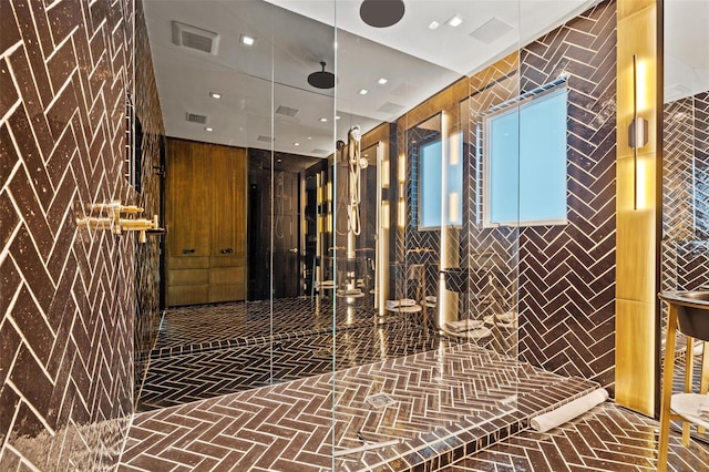 325 2nd St N, Saint Petersburg, FL 33701 - interior space featuring brick floor, visible vents, and a walk in shower