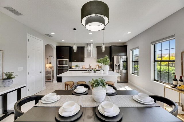 5601 Limelight Dr, Apollo Beach, FL 33572 - dining room featuring arched walkways and recessed lighting