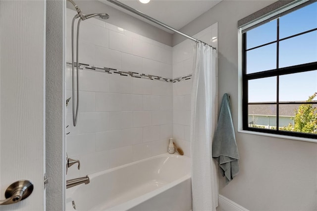 5601 Limelight Dr, Apollo Beach, FL 33572 - bathroom featuring shower / tub combo with curtain and baseboards