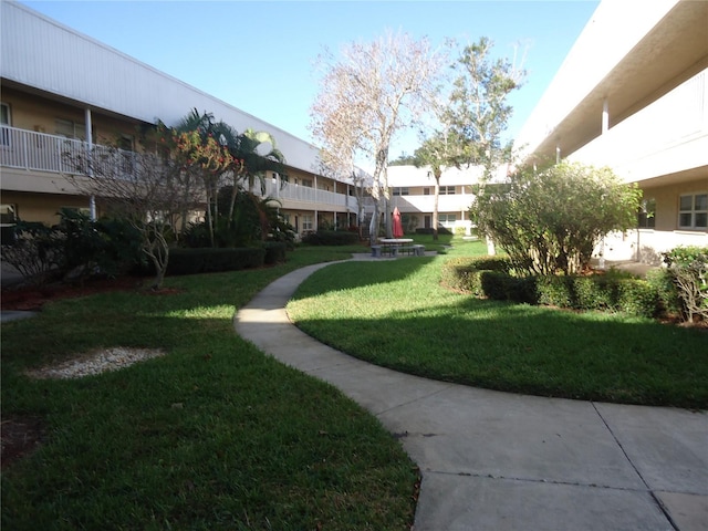 10034 64th Ave N Unit 21, Saint Petersburg, FL 33708 - view of property's community featuring a lawn