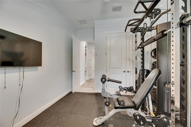 workout room with visible vents and baseboards