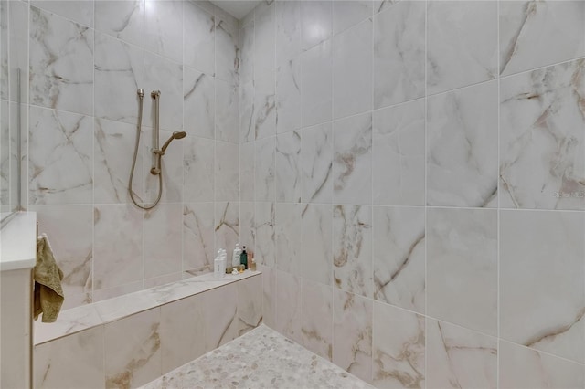 bathroom featuring tiled shower