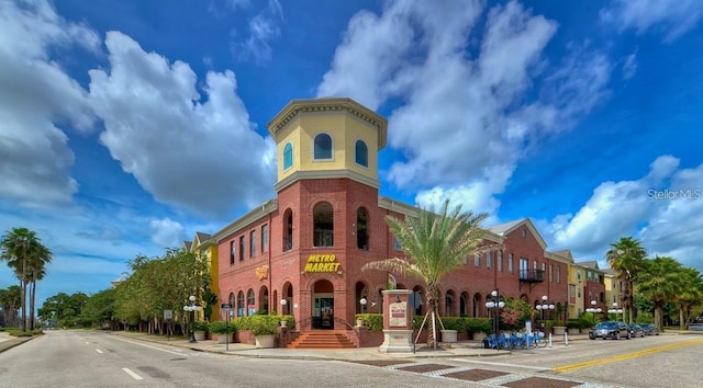 view of building exterior featuring a residential view