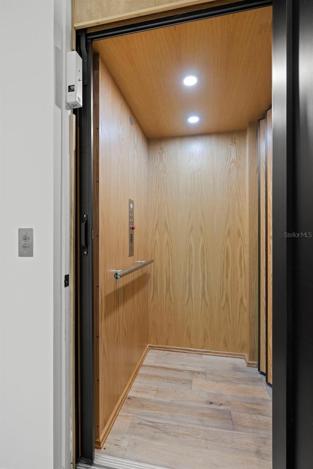 98 W Davis Blvd, Tampa, FL 33606 - interior details featuring wood finished floors, recessed lighting, and elevator
