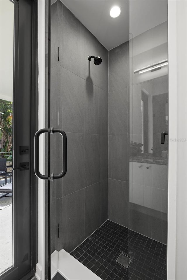 98 W Davis Blvd, Tampa, FL 33606 - full bathroom featuring a shower stall