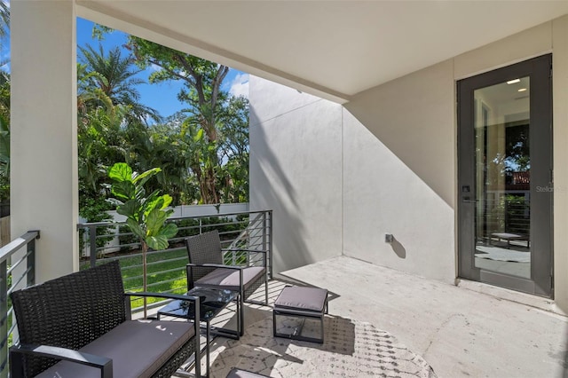 98 W Davis Blvd, Tampa, FL 33606 - view of patio featuring a balcony