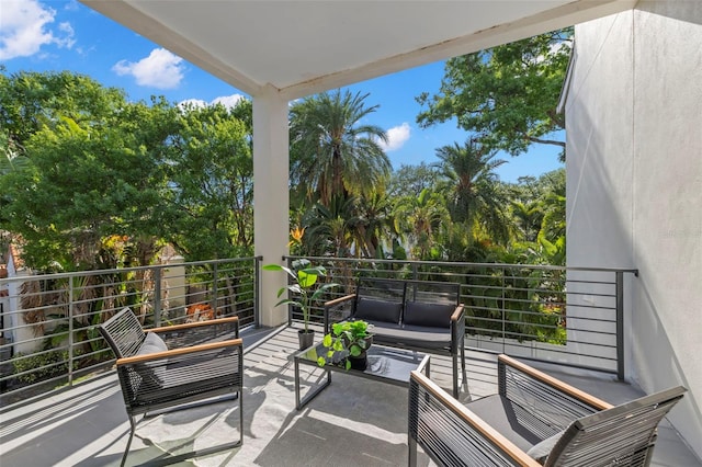 98 W Davis Blvd, Tampa, FL 33606 - balcony with an outdoor living space