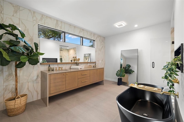 98 W Davis Blvd, Tampa, FL 33606 - interior space featuring double vanity, visible vents, a sink, and a soaking tub