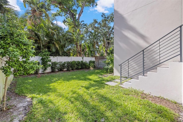 98 W Davis Blvd, Tampa, FL 33606 - view of yard featuring a fenced backyard