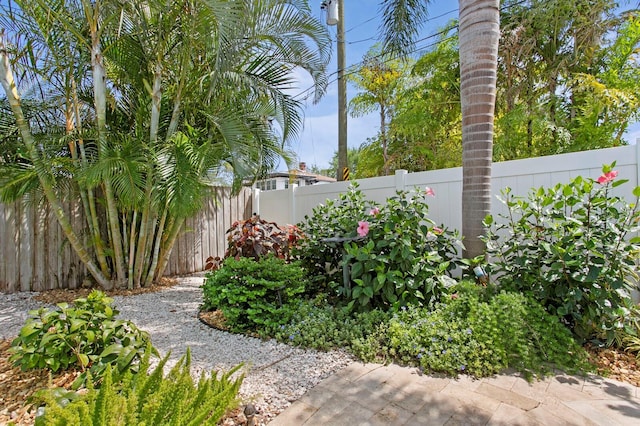 636 16th Ave NE, Saint Petersburg, FL 33704 - view of yard with a fenced backyard