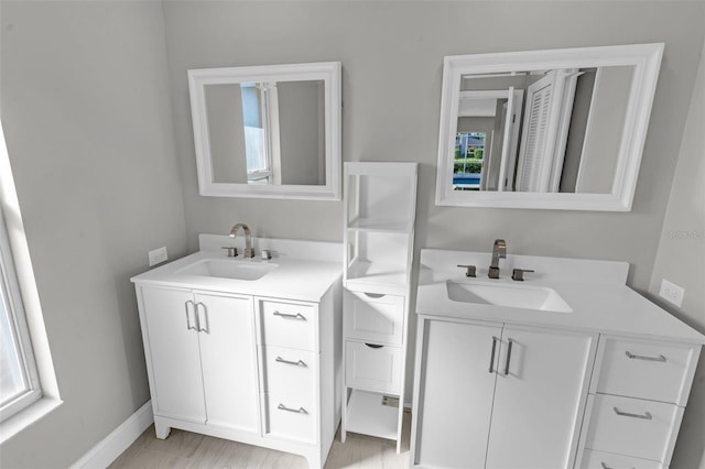 6994 Country Lakes Cir, Sarasota, FL 34243 - bathroom with two vanities