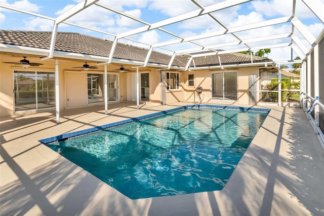 6994 Country Lakes Cir, Sarasota, FL 34243 - swimming pool featuring a ceiling fan, a patio area, and a lanai