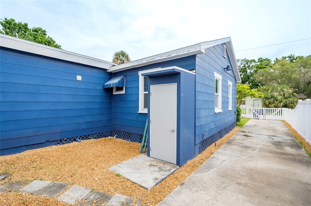 2017 Oceanview Pl, Tampa, FL 33605 - view of outdoor structure with fence
