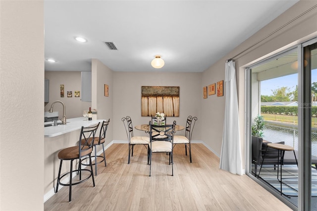 5503 67th Ave N Unit 18, Pinellas Park, FL 33781 - dining space featuring light wood-type flooring, baseboards, and recessed lighting