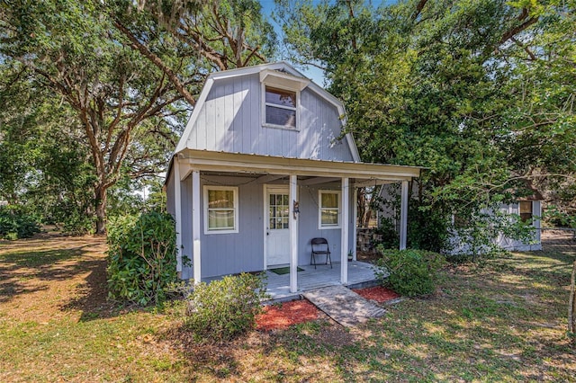view of outdoor structure with an outbuilding and covered porch