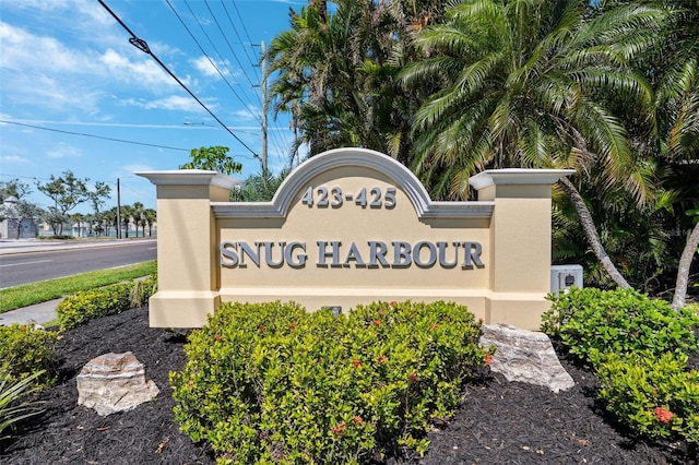 view of community / neighborhood sign