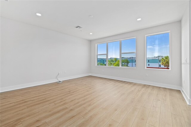 11 29th St N, Saint Petersburg, FL 33713 - empty room with light wood-style flooring, baseboards, visible vents, and recessed lighting