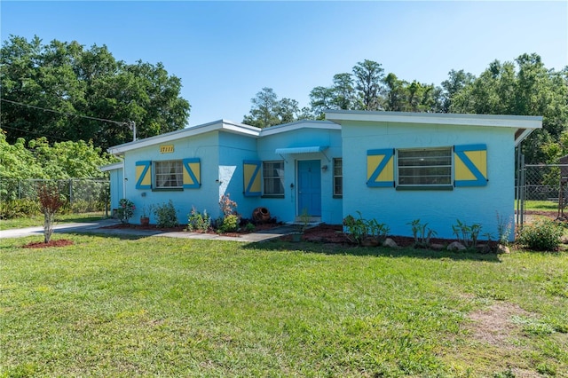 17111 Mockingbird Ln, Lutz, FL 33548 - view of front of property featuring a front yard and fence