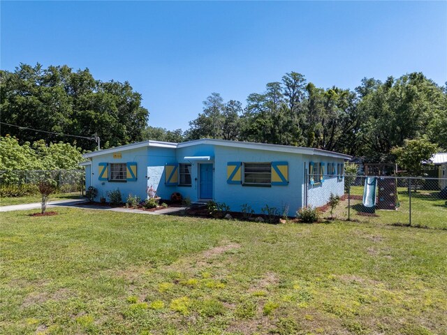 17111 Mockingbird Ln, Lutz, FL 33548 - view of front facade with a front yard and fence