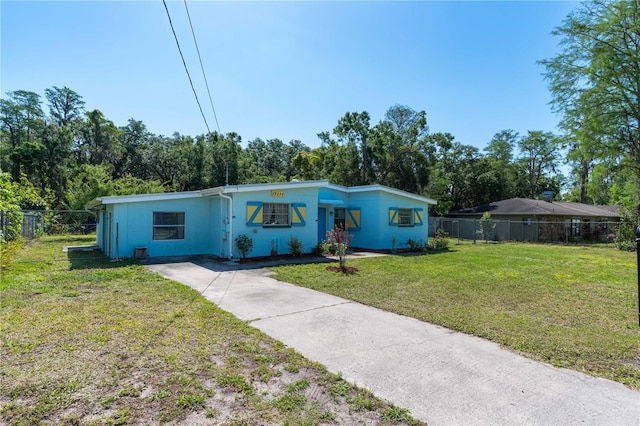 17111 Mockingbird Ln, Lutz, FL 33548 - view of front facade with driveway, stucco siding, fence, and a front lawn