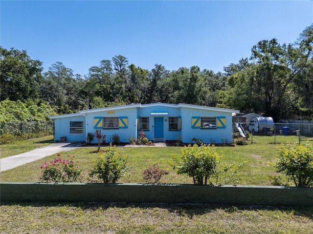 17111 Mockingbird Ln, Lutz, FL 33548 - view of front facade featuring a front yard and fence