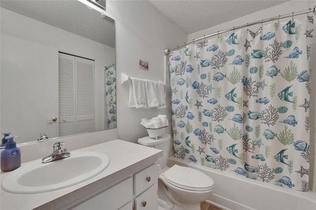 full bath featuring a textured ceiling, vanity, a closet, toilet, and shower / bathtub combination with curtain