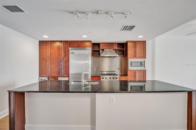 1120 E Kennedy Blvd Unit 615, Tampa, FL 33602 - kitchen featuring under cabinet range hood, built in appliances, visible vents, and backsplash