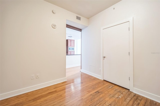 1120 E Kennedy Blvd Unit 615, Tampa, FL 33602 - spare room featuring light wood-style floors, visible vents, and baseboards