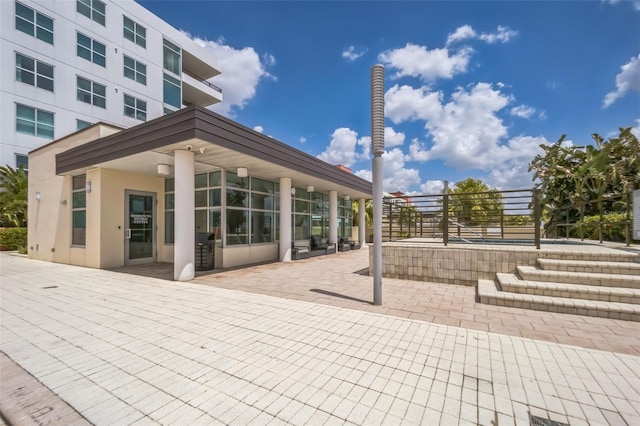 1120 E Kennedy Blvd Unit 615, Tampa, FL 33602 - view of home's community with a patio area