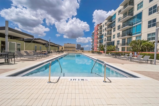 1120 E Kennedy Blvd Unit 615, Tampa, FL 33602 - community pool featuring a patio area