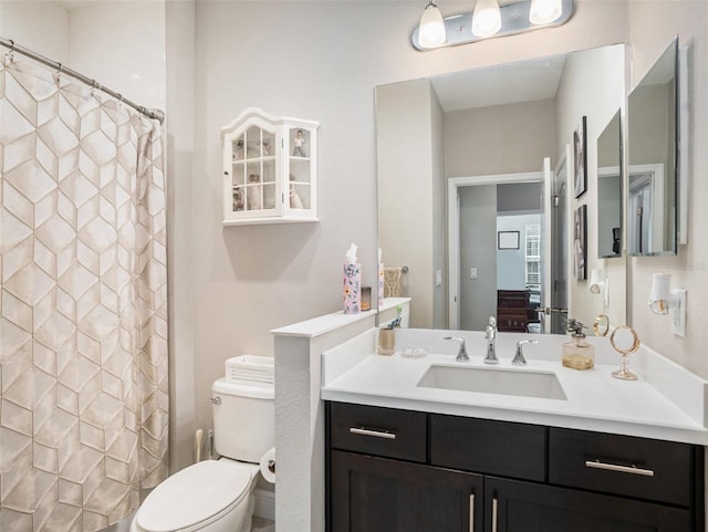 full bathroom featuring vanity, a shower with shower curtain, and toilet